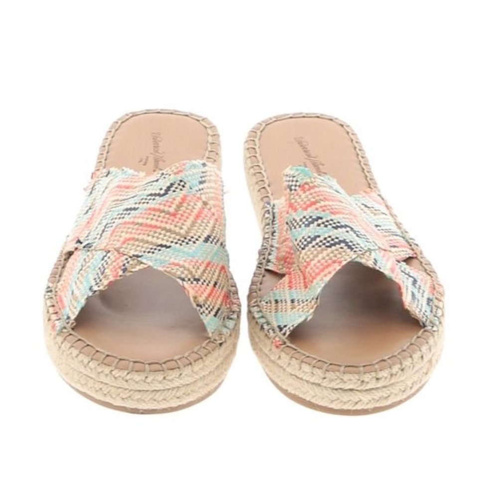 Women's Universal Thread Target Cross-Band Slide Summer Sandals - size 8